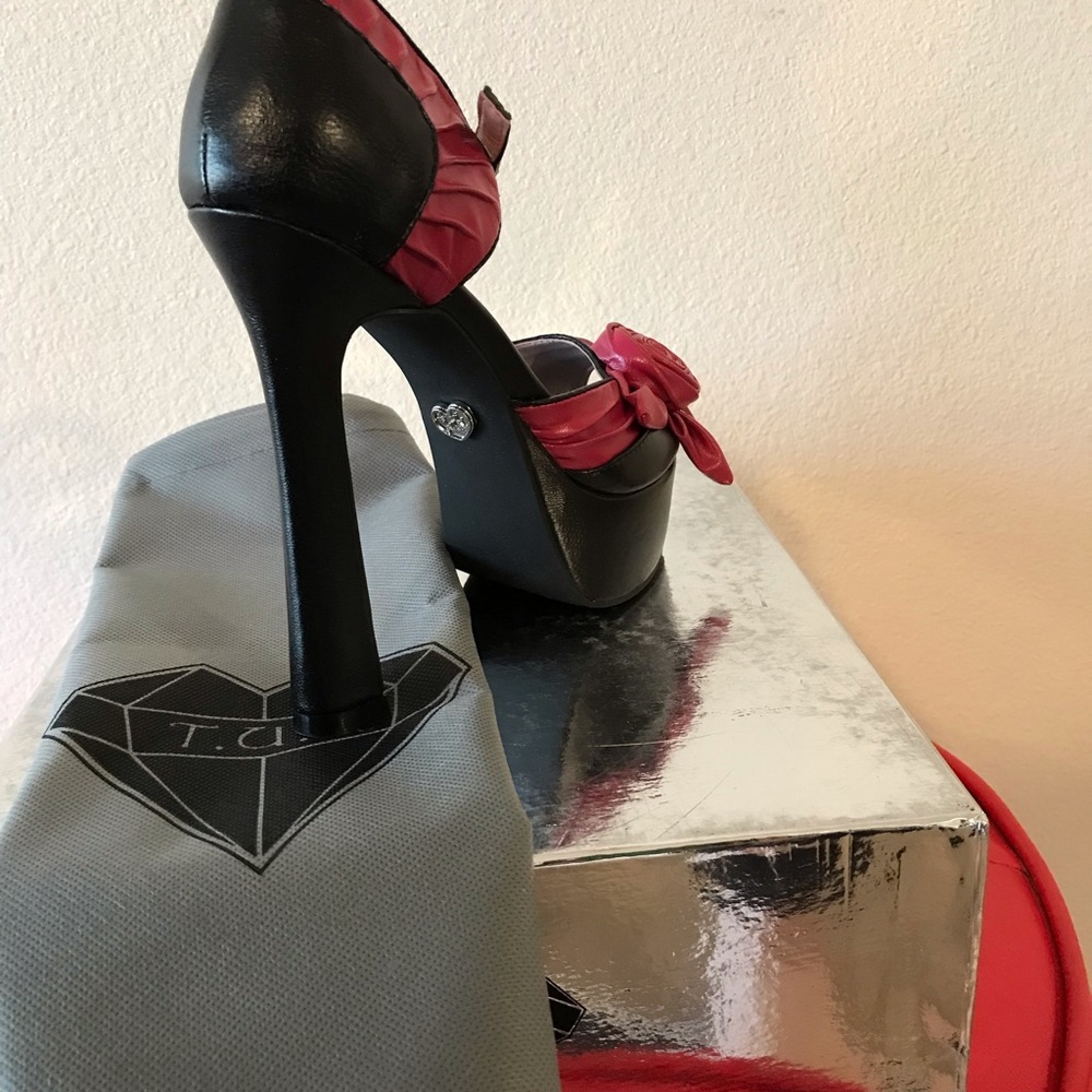 T.U.K. Hot Rose Peep Toe Heels 7 - Picture 3 of 3
